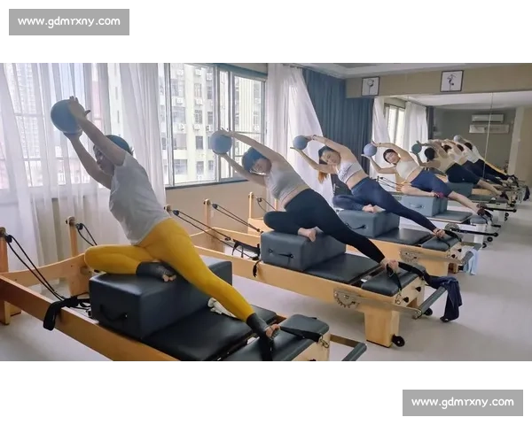 以腰部健康为核心打造全身平衡与力量的科学训练方案 以腰部健康为核心打造全身平衡与力量的科学训练方案